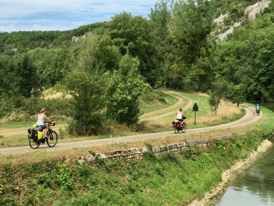 Fietsroute, fietsreis, fietsvakantie, fietsblog, review, fietsverslag, Tour de Bourgogne, Canal de Bourgogne, beboste kalkrotsen van Perrigny-s/Armançon