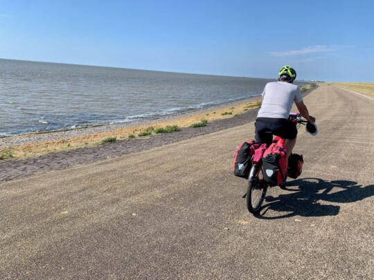 fietsblog, review, fietsverslag, fietsvakantie, fietstour, fietsroute, fietsreis, rondje Friesland, rondje Groningen, fietsen in Nederland, Caspar de Roblesdijk, Pingjum