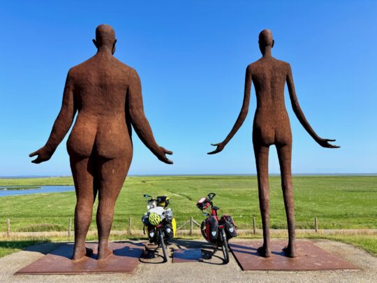 fietsblog, review, fietsverslag, fietsvakantie, fietstour, fietsroute, fietsreis, rondje Friesland, rondje Groningen, fietsen in Nederland, 'Wachten op hoog water', Jan Ketelaar, Holwerd, Holwert