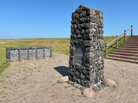 fietsblog, review, fietsverslag, fietsvakantie, fietstour, fietsroute, fietsreis, rondje Friesland, rondje Groningen, fietsen in Nederland, Vissersrampmonument Paesens-Moddergat