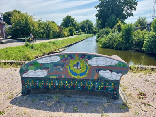 fietsblog, review, fietsverslag, fietsvakantie, fietstour, fietsroute, fietsreis, rondje Friesland, rondje Groningen, fietsen in Nederland, Spijk, mozaiëkbank
