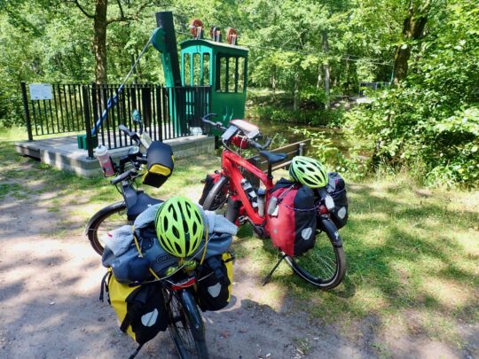 fietsblog, review, fietsverslag, fietsvakantie, fietstour, fietsroute, fietsreis, rondje Friesland, rondje Groningen, fietsen in Nederland, Ruiten-Aa-kanaal, Ter Apel, kabelbaan